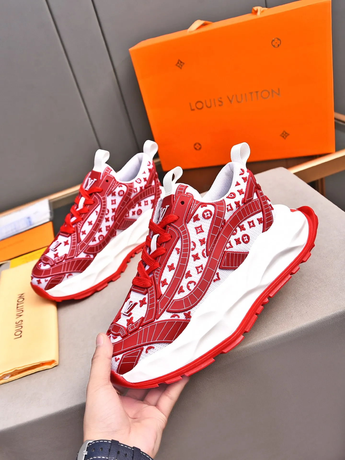 Men's shoes 💰580 📛📛【LOUIS VUITTON】Louis Vuitton 2024 new products👟Milan fashion catwalk style🇰🇾🇰🇾LV family logo, big-name style, a must-have for fashionistas⚠️Imported mesh with high-tech glue technology➕Cow leather➕Breathable mesh lining➕Genuine leather feet➕Special foam outsole👞Number 38-44 (45 46 custom-made)